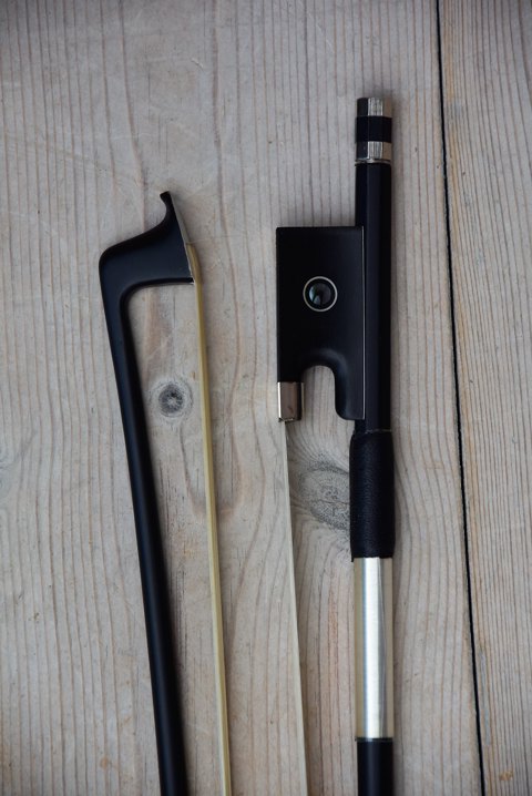 Spillemandsvioliner og buer. Mandoliner og andre instrumenter. Spillemandssav.